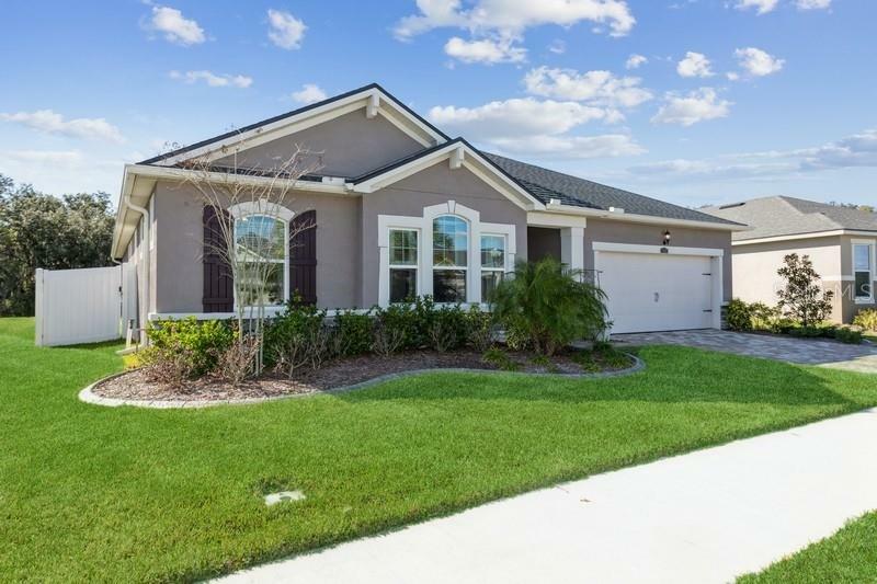 Property Photo: 12923 Satin Lily Drive FL 33579