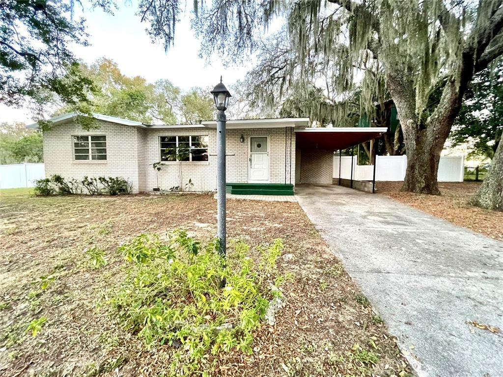 Property Photo:  13 E Magnolia Street  FL 33837 