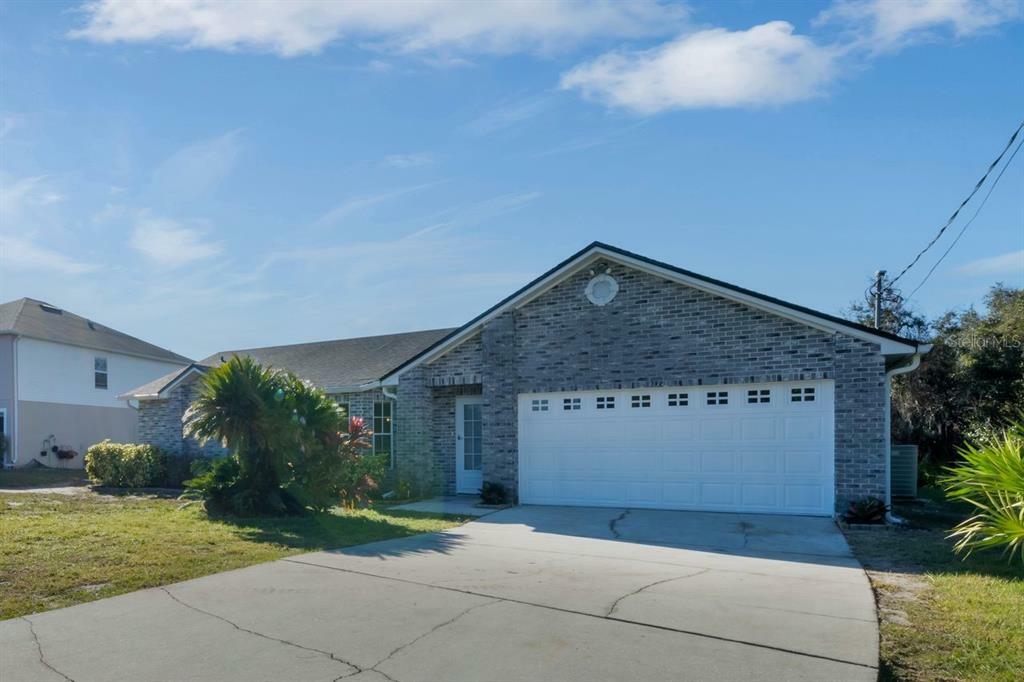 Property Photo:  906 Hugo Circle  FL 32738 