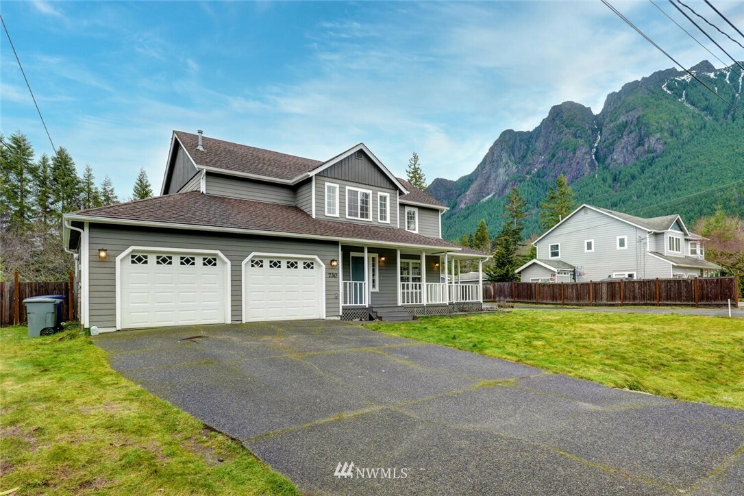 Property Photo:  730 NE 10th Street  WA 98045 