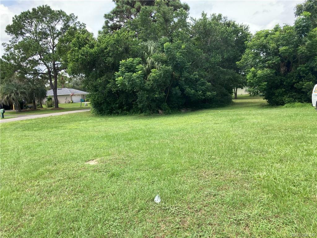 Property Photo:  8825 E Lake Breeze Lane  FL 34550 