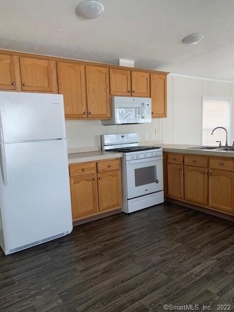 Property Photo: 1012 Old Colony Road 106 CT 06451