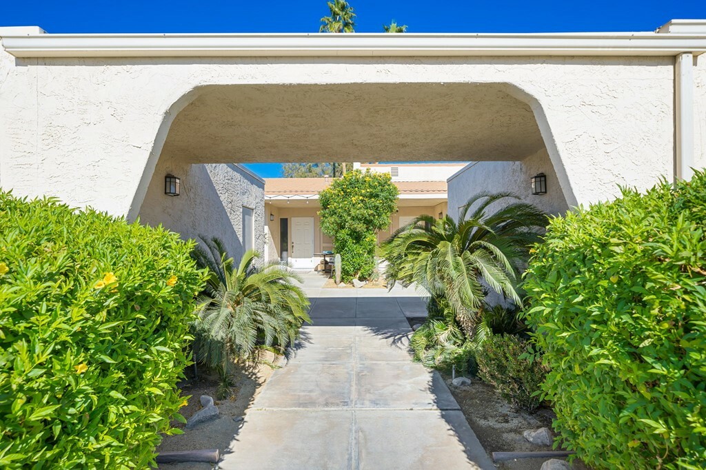 Property Photo:  80076 Palm Circle Drive  CA 92253 