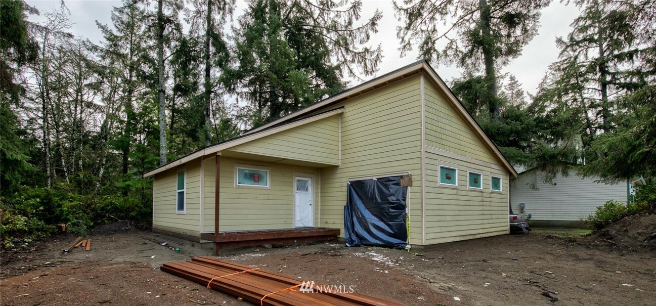 Property Photo:  616 Sunset Avenue NE  WA 98569 