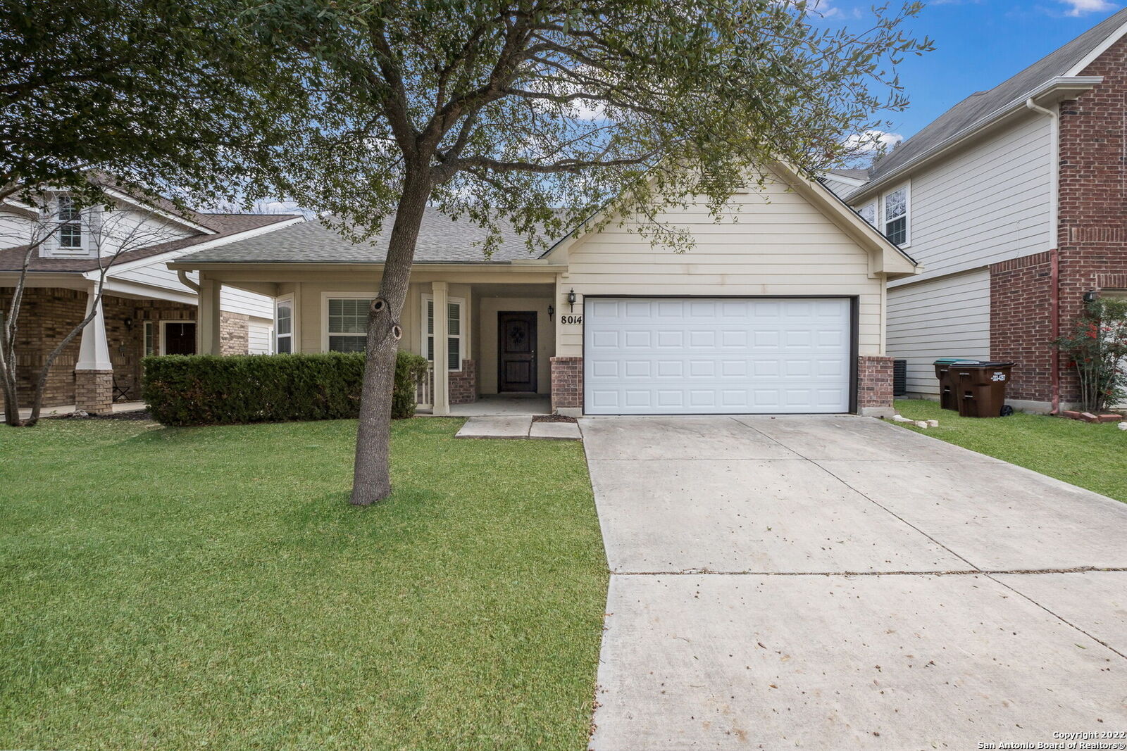 Property Photo: 8014 Foxwood Chase TX 78254