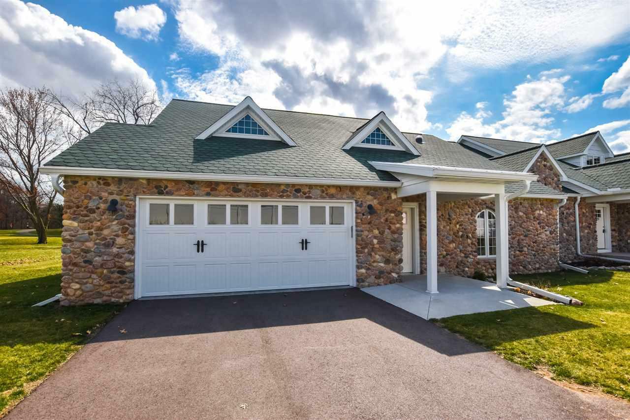 Property Photo:  469 Golf Hill Ct  WI 54941 