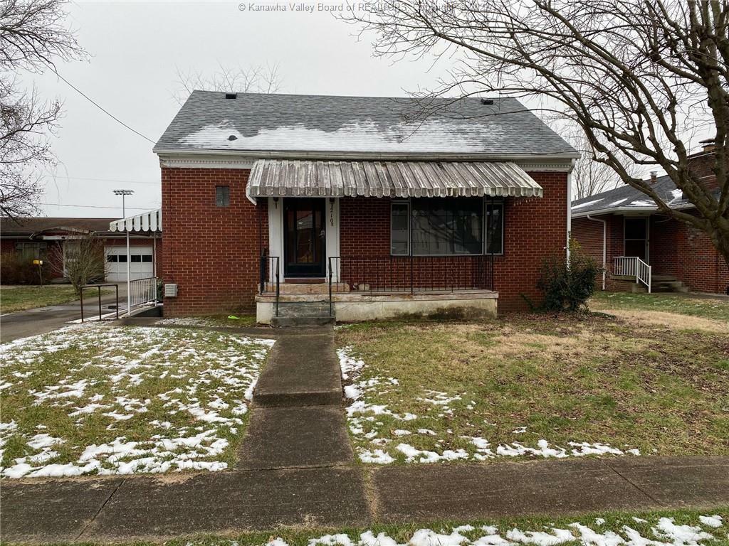 Property Photo: 210 Lincoln Avenue WV 25112