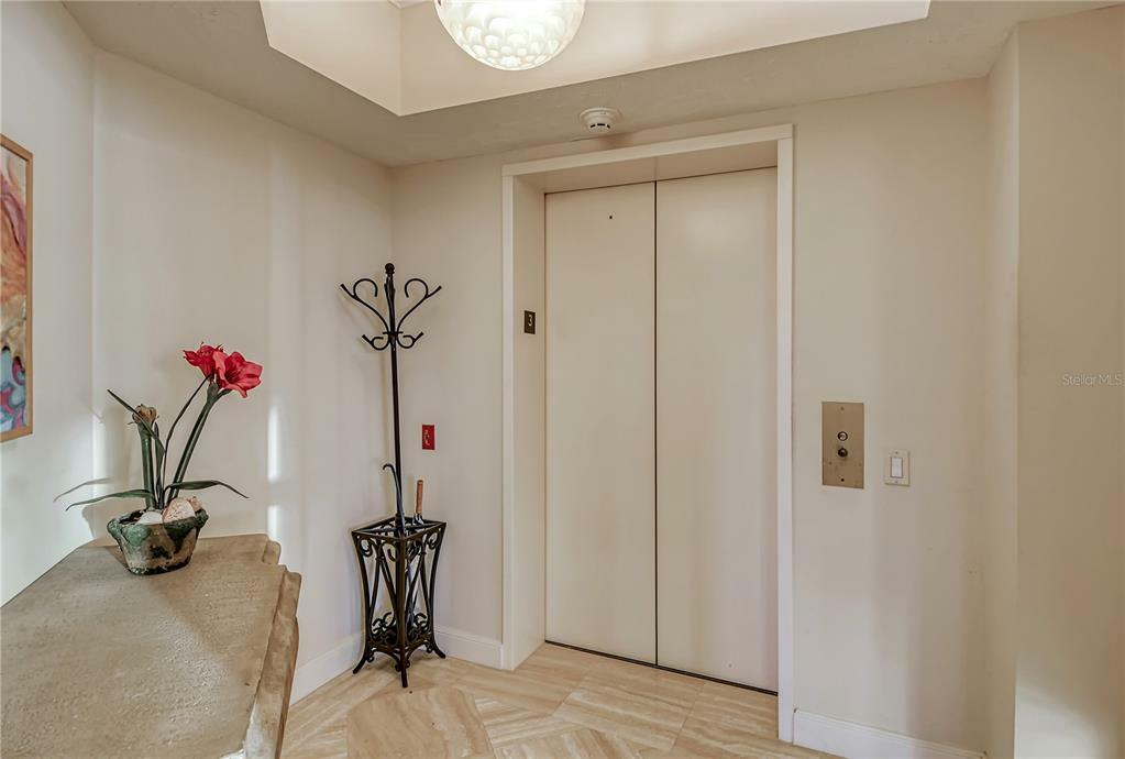 Property Photo: 1281 Gulf Of Mexico Drive 302 FL 34228