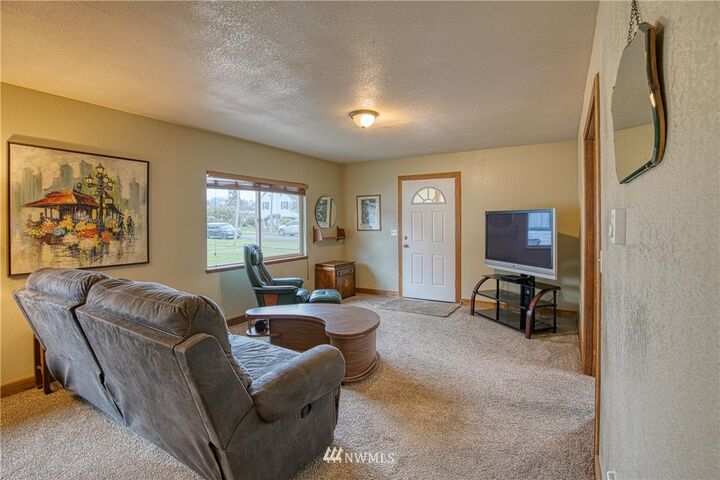 Property Photo:  814 1st Street  WA 98550 