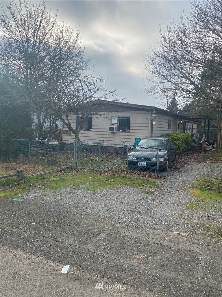 Property Photo:  24719 15th Avenue S  WA 98198 