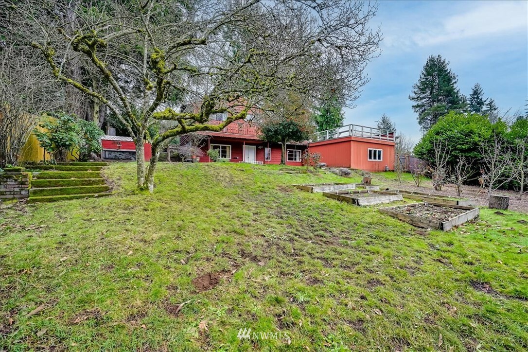 Property Photo:  2000 NE 27th Street  WA 98056 