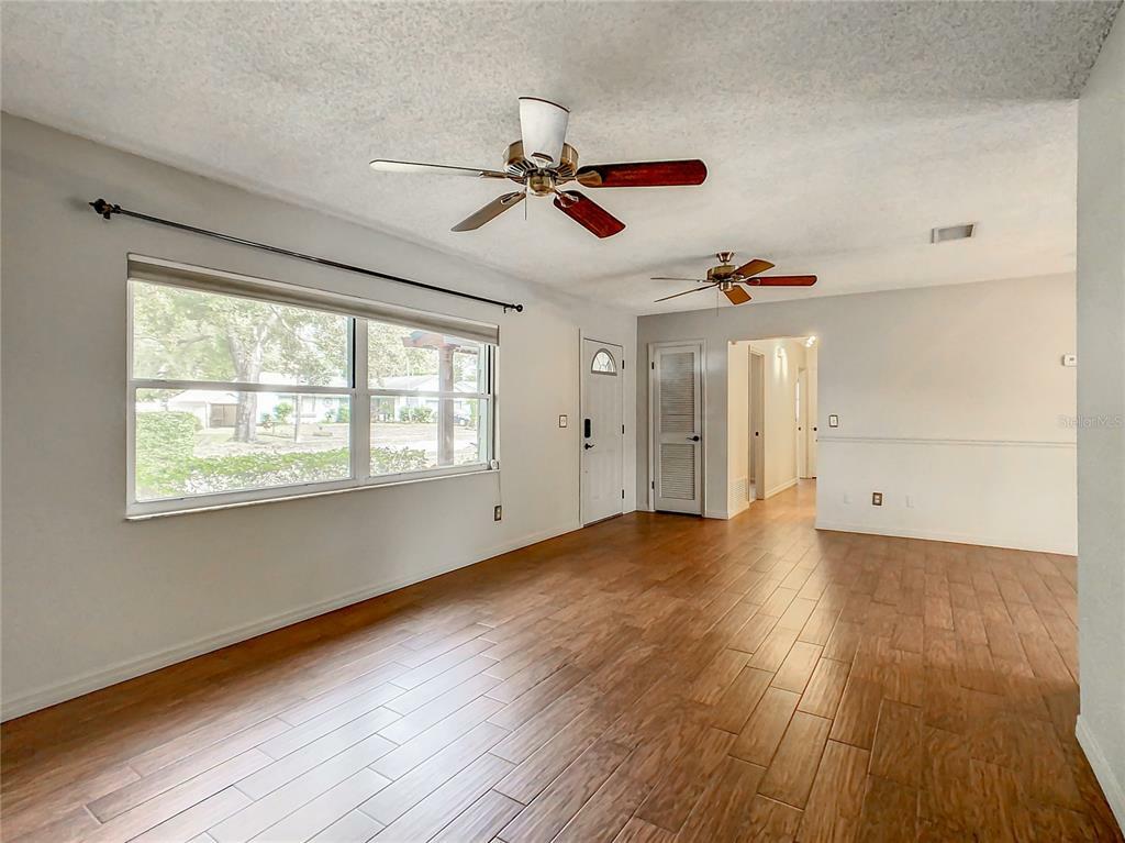 Property Photo: 104 Larkspur Drive FL 32701