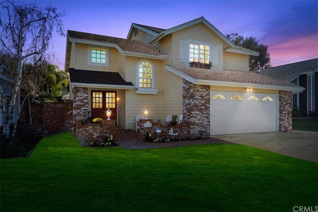 Property Photo: 21252 Oakridge Lane CA 92679