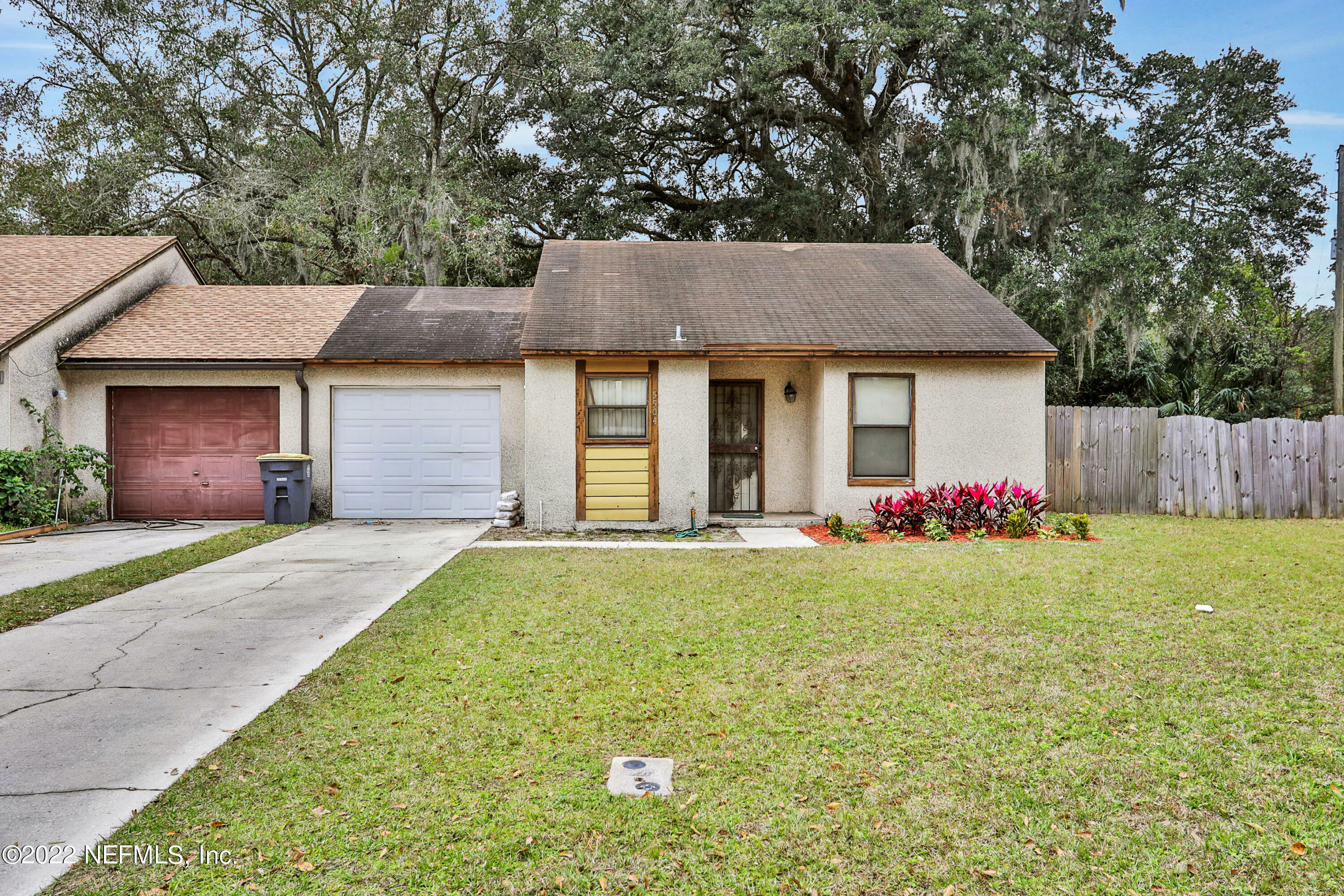 Property Photo:  5504 Community Oaks Court  FL 32207 