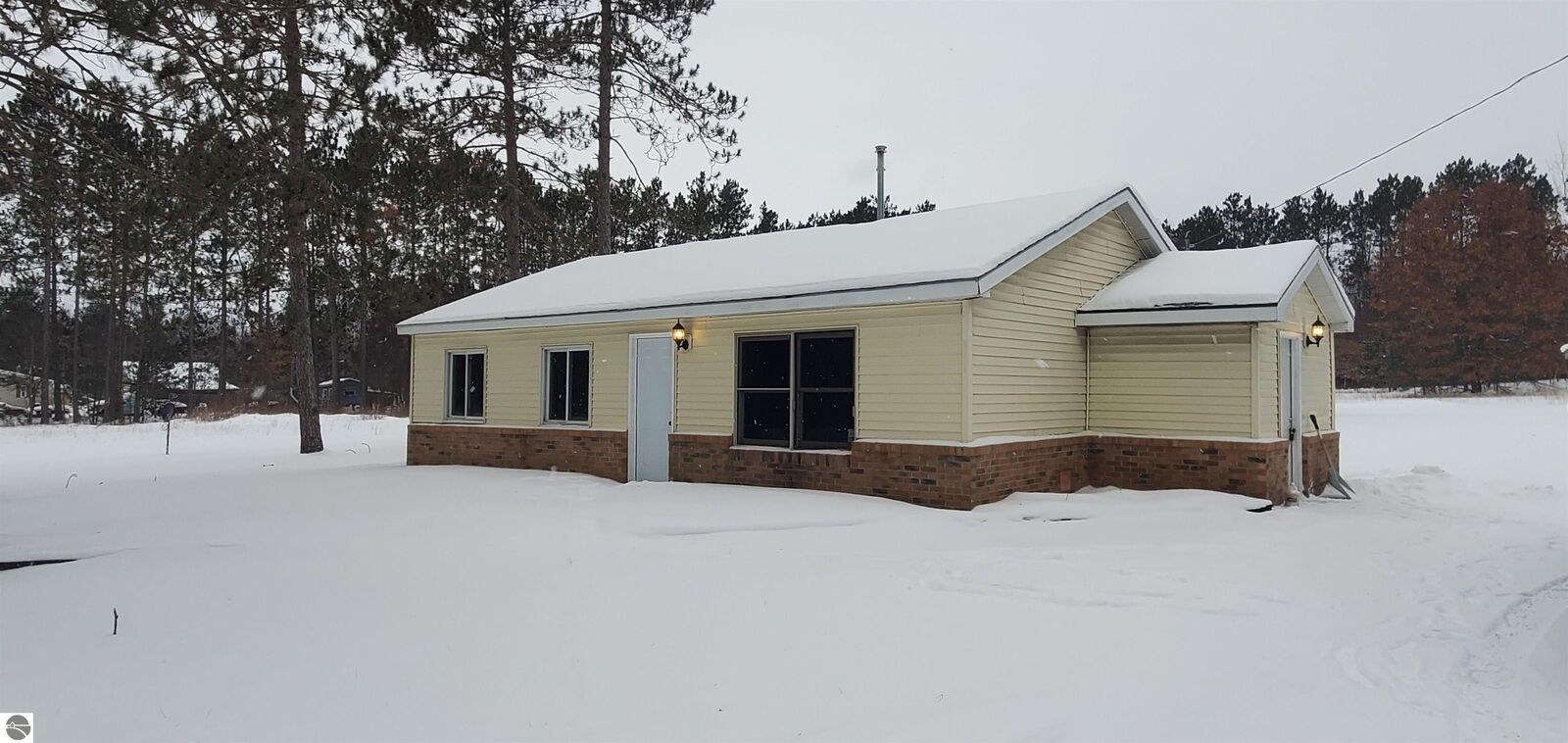 Property Photo:  2655 E County Line Road  MI 49649 