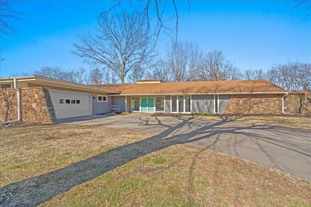 Property Photo:  3012 Parkwood Drive  AR 72756 