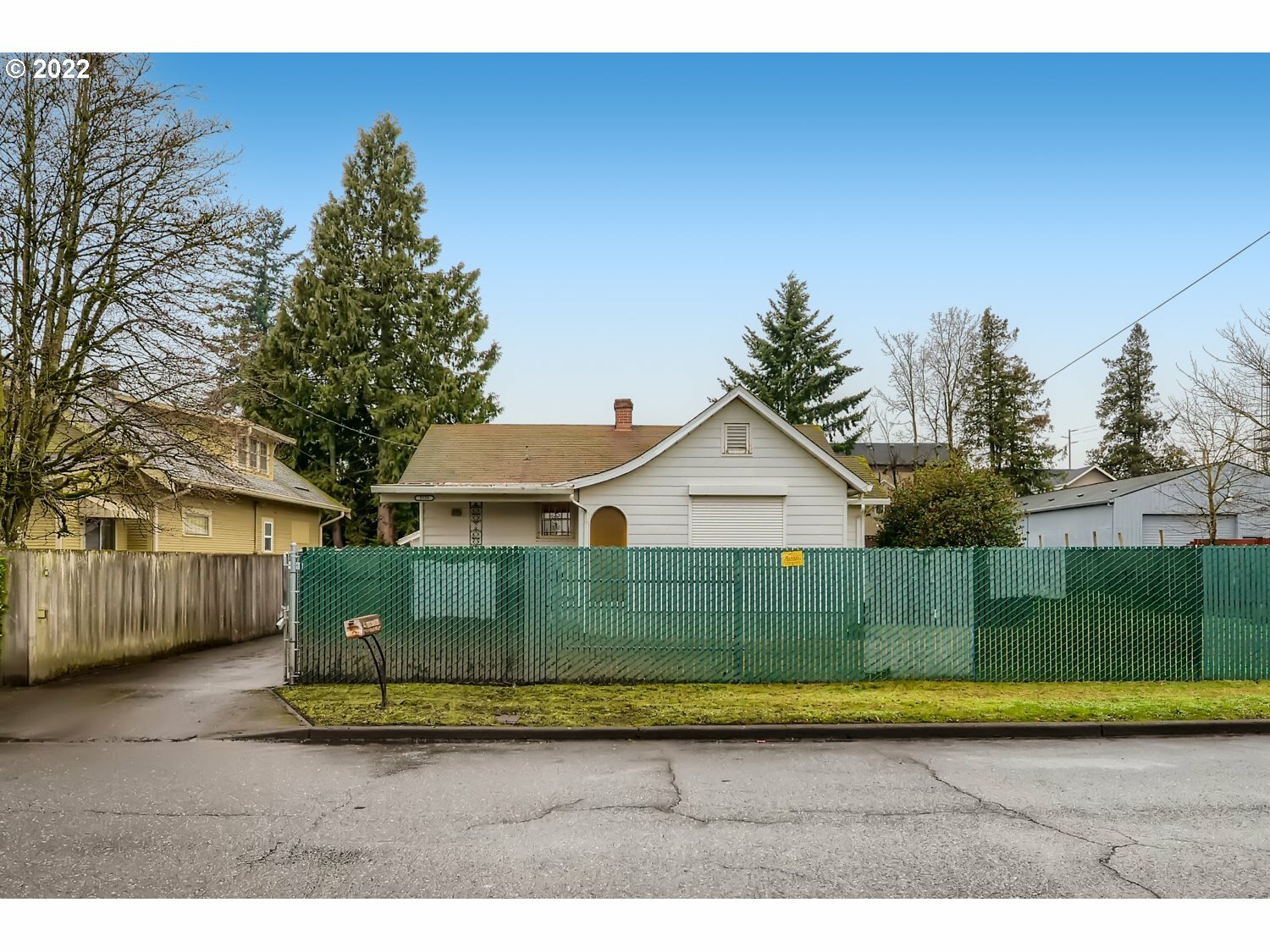 Property Photo:  2535 SE 89th Ave  OR 97266 