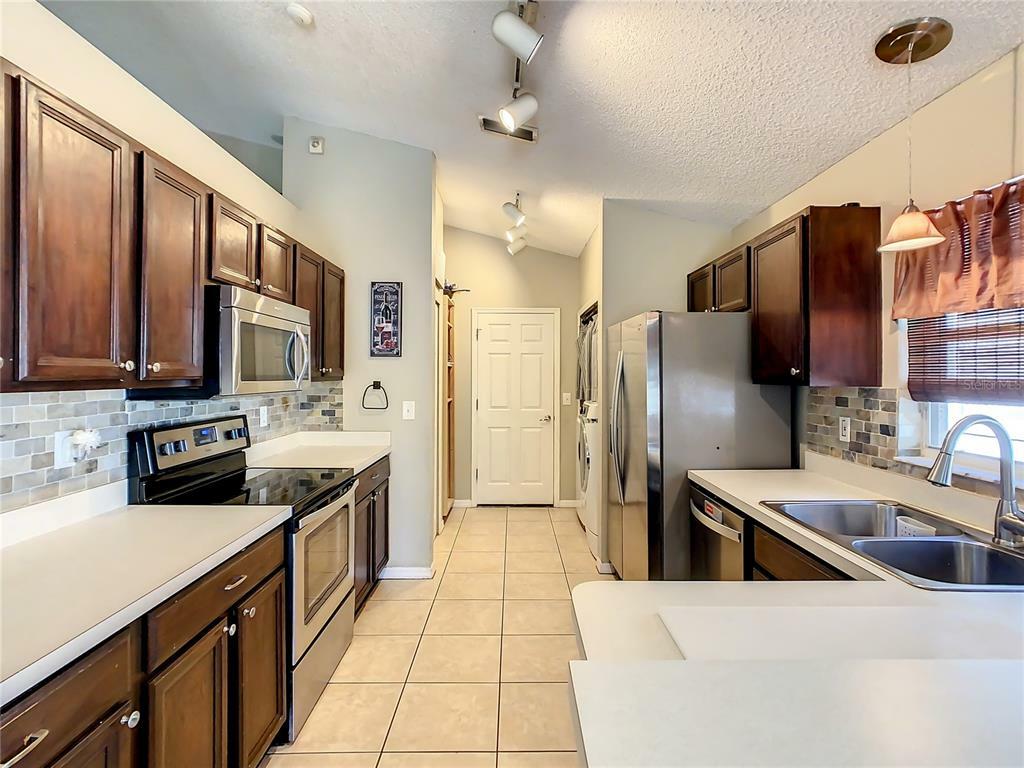 Property Photo:  204 Easton Circle  FL 32765 