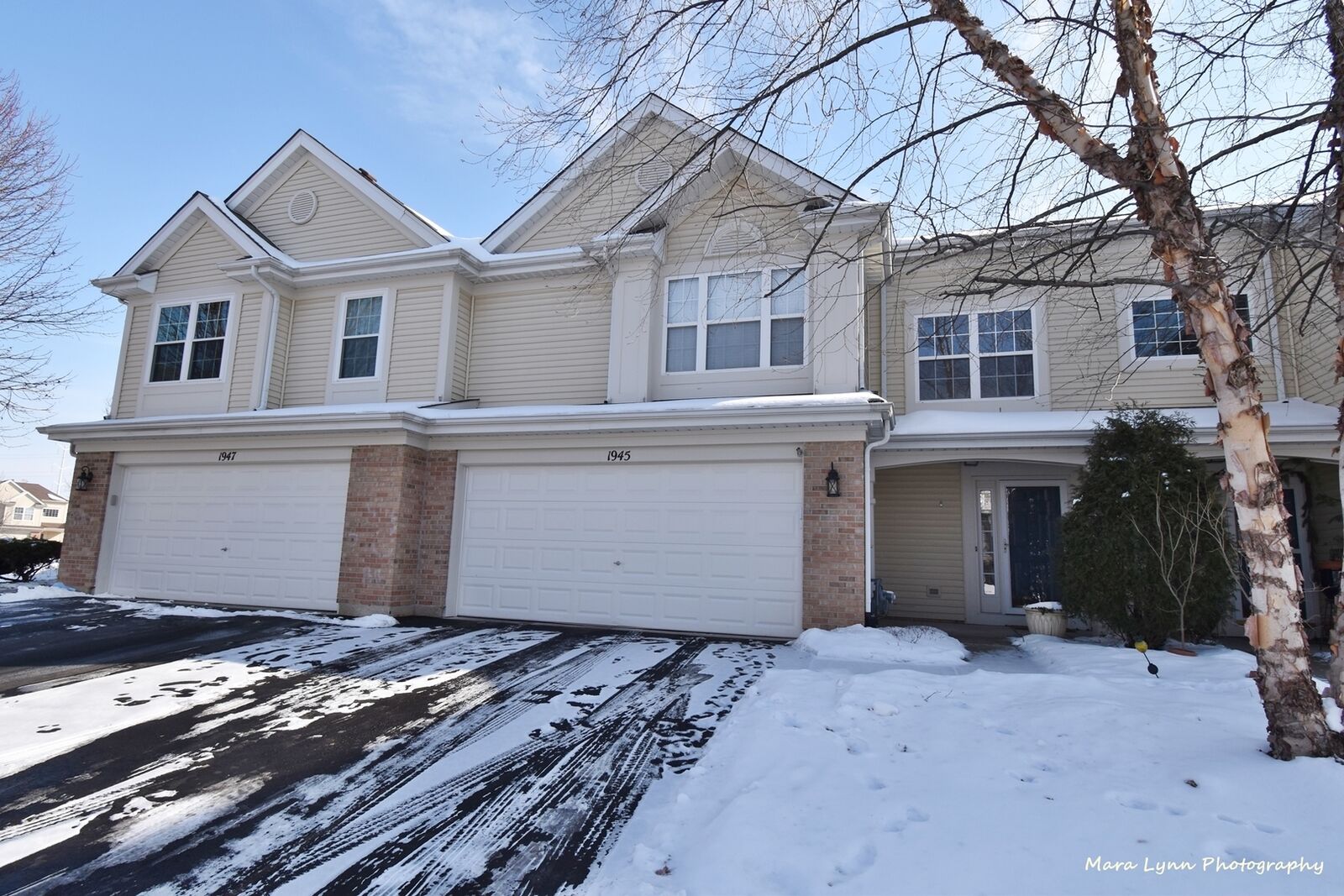 Property Photo: 1945 Waverly Way IL 60538