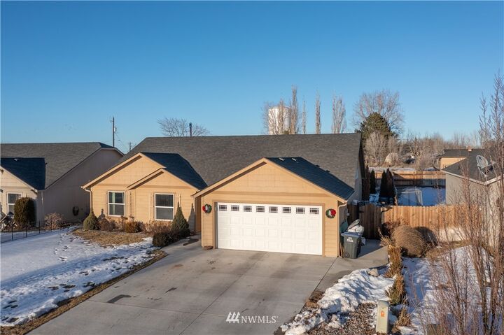 Property Photo: 517 S Trillium Way WA 98837