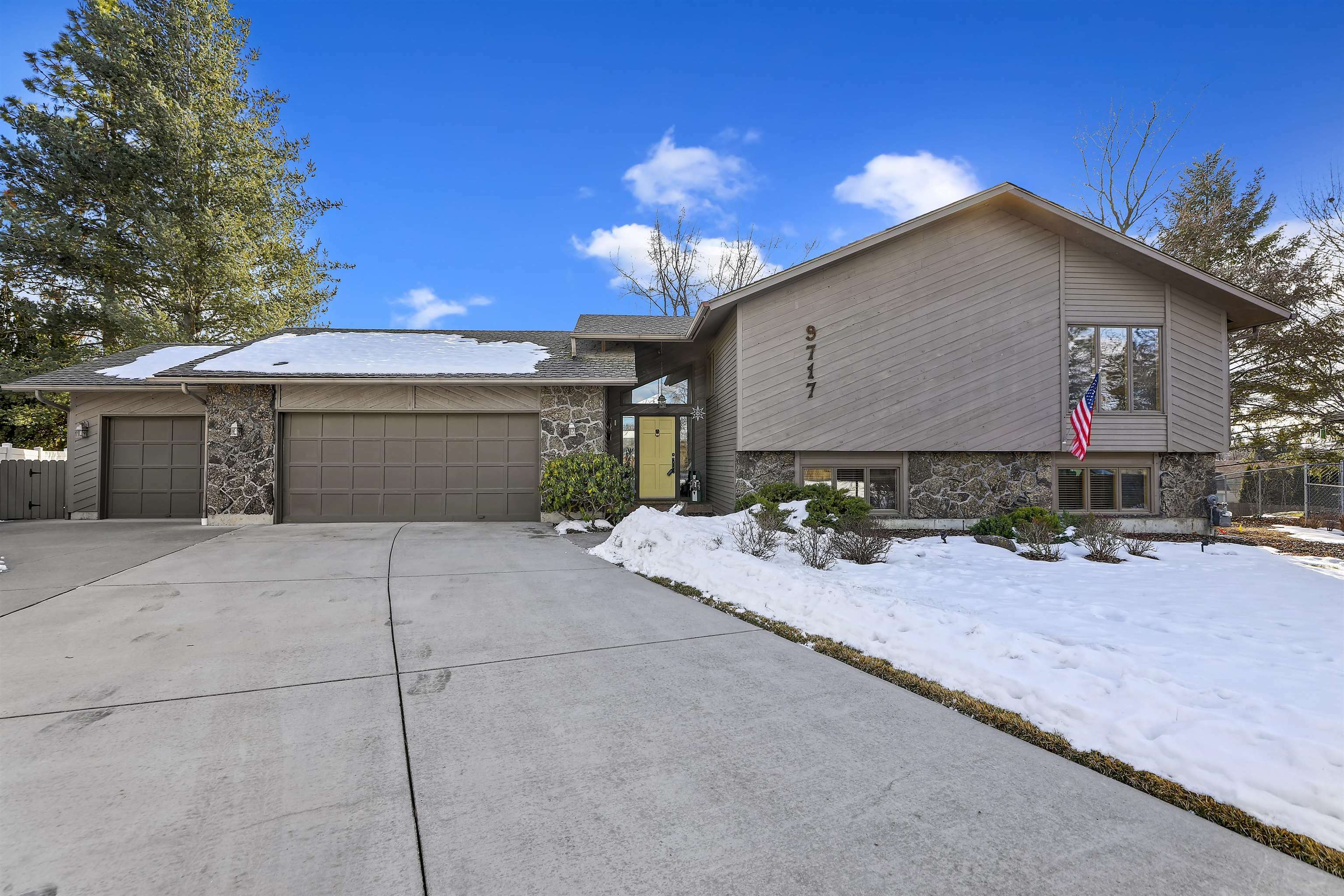 Property Photo:  9717 N Navaho Ct  WA 99208 