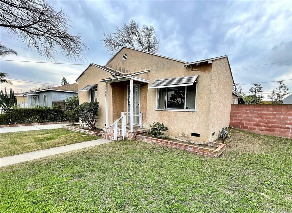 Property Photo: 21933 S Salmon Avenue CA 90810