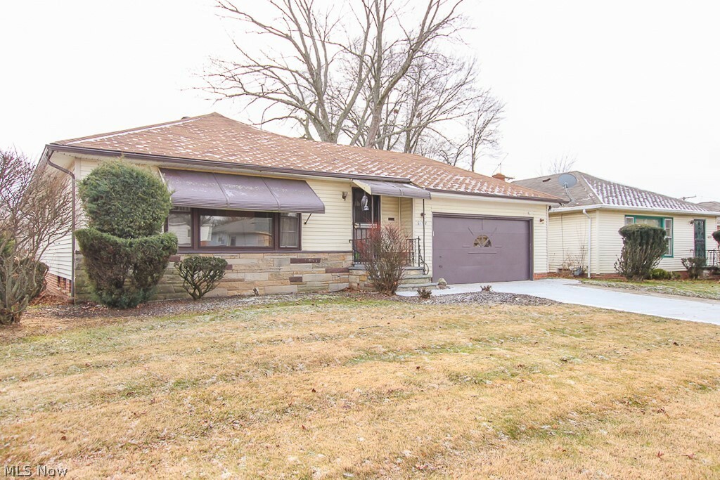 Property Photo:  23762 S Frontenac Drive  OH 44128 