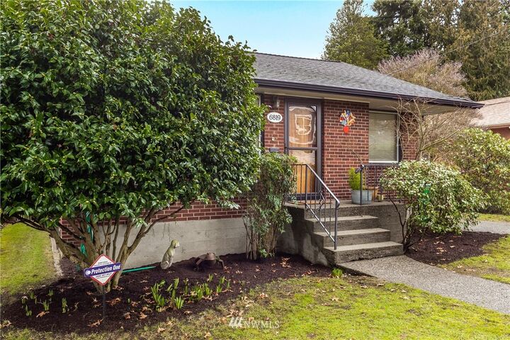 Property Photo: 6819 24th Avenue NE WA 98115