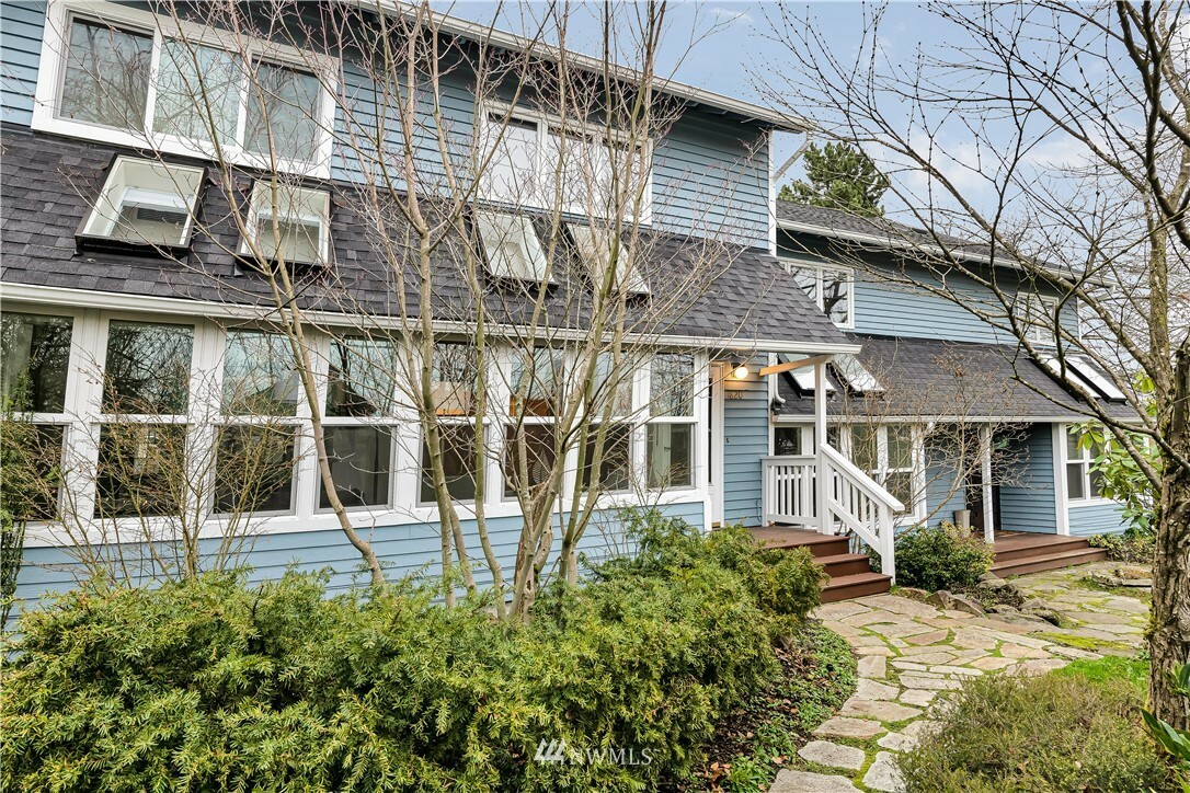 Property Photo: 1820 E Jefferson Street D WA 98122