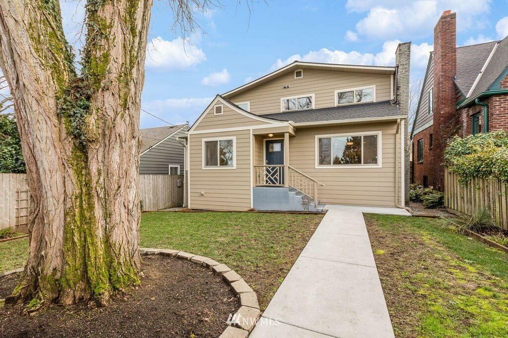 Property Photo: 10036 California Avenue SW WA 98146