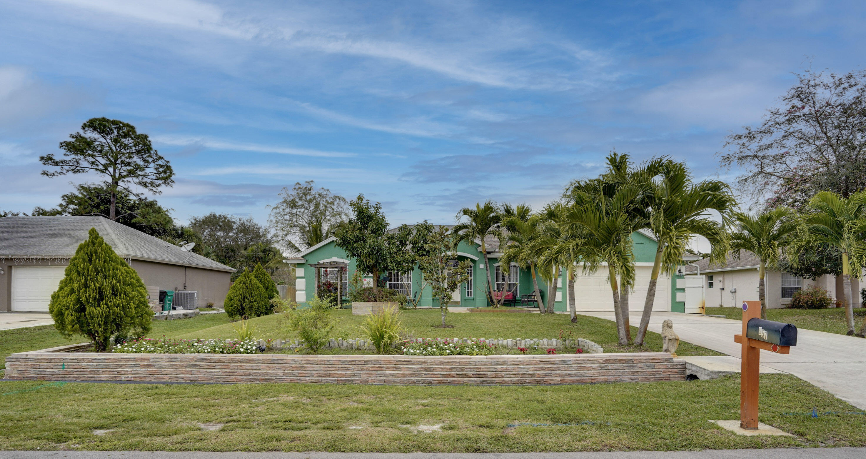 Property Photo: 957 SW Worcester Lane FL 34953