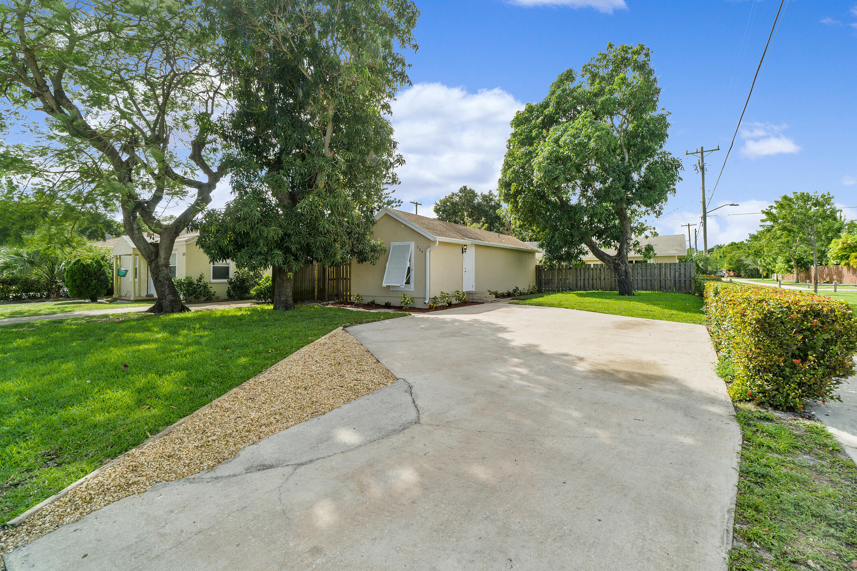 Property Photo: 729 N F Street FL 33460