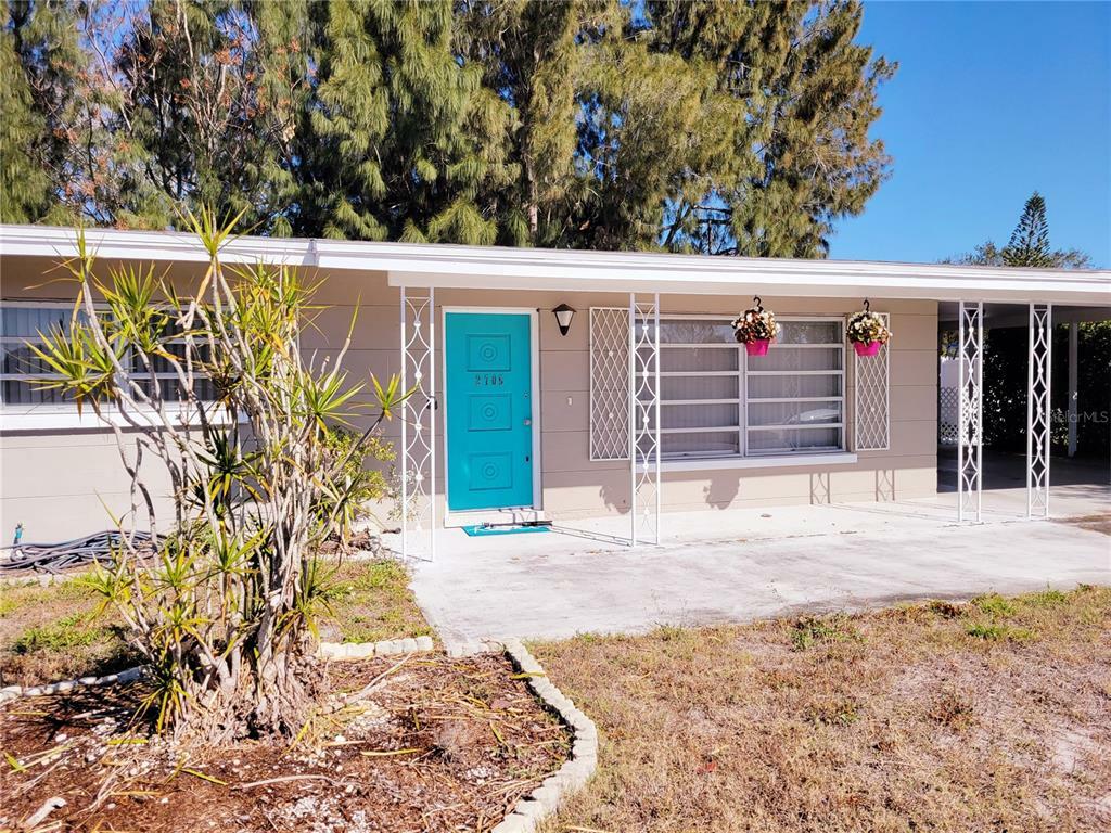 Property Photo:  2705 Sunnyside Street  FL 34239 