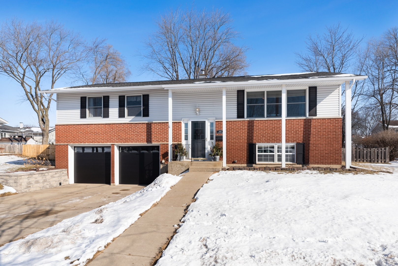 Property Photo:  1102 E Anderson Drive  IL 60074 