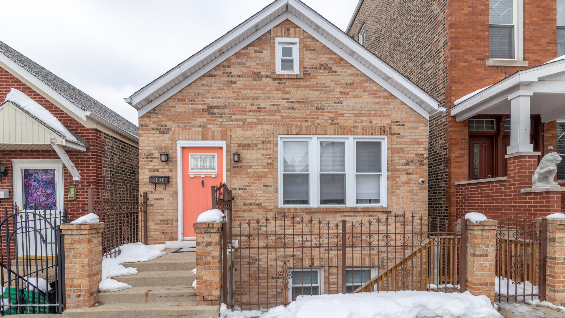 Property Photo:  2108 W 19th Street  IL 60608 