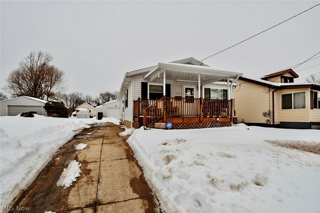 Property Photo:  1577 Hobart Avenue  OH 44306 