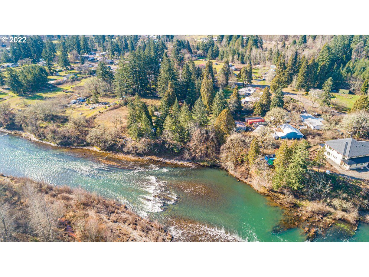 Property Photo: 41958 North River Dr OR 97386
