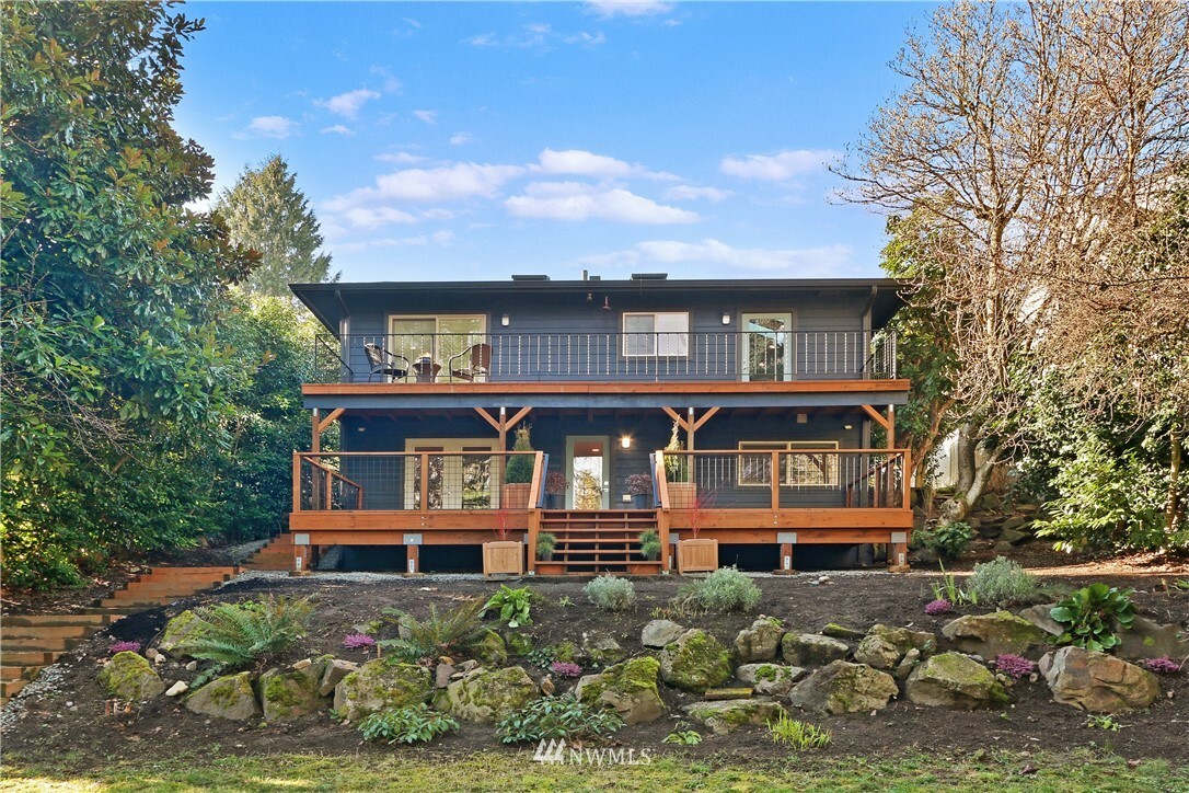 Property Photo:  10442 Waters Avenue S  WA 98178 