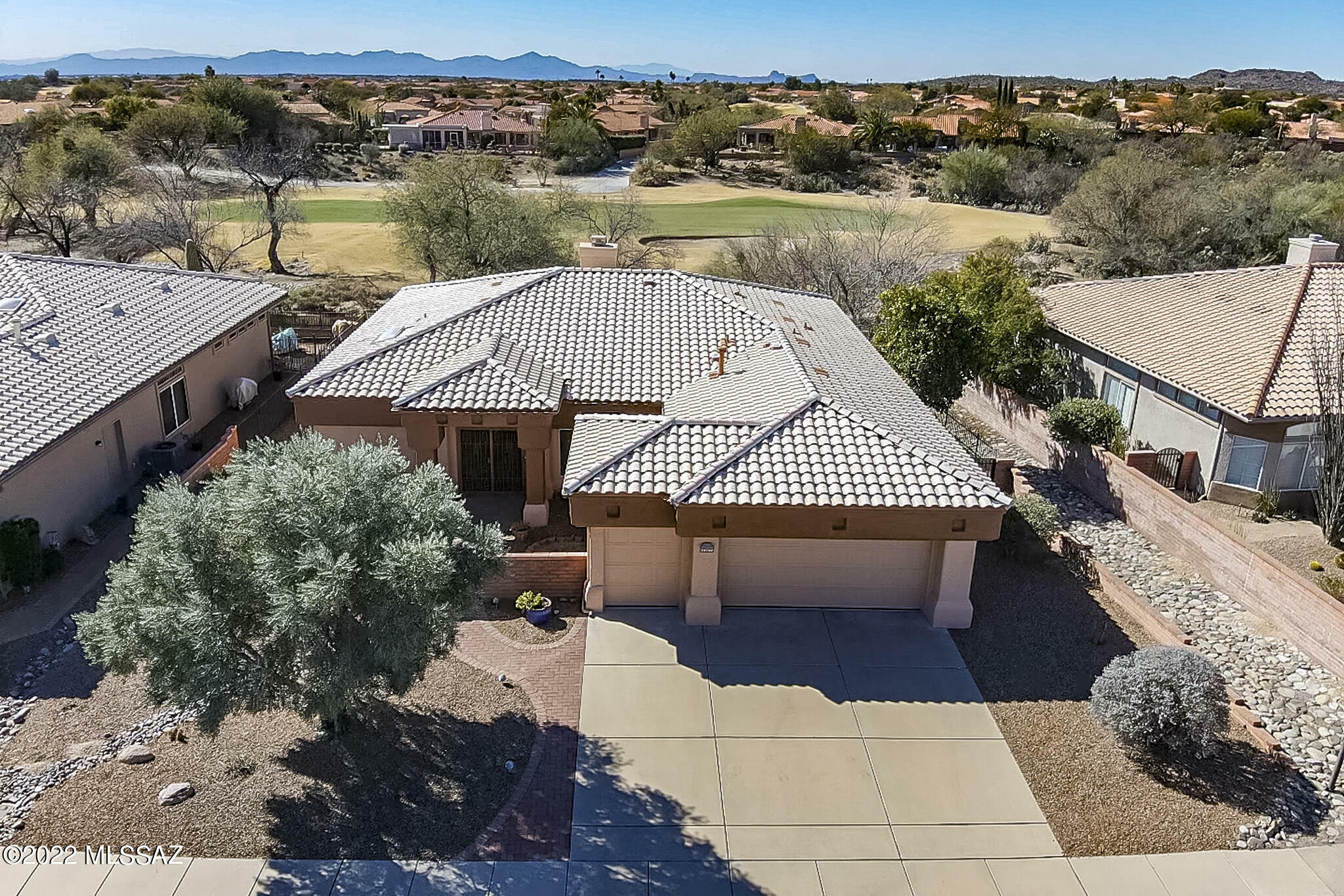 Property Photo: 14709 N Lost Arrow Drive AZ 85755