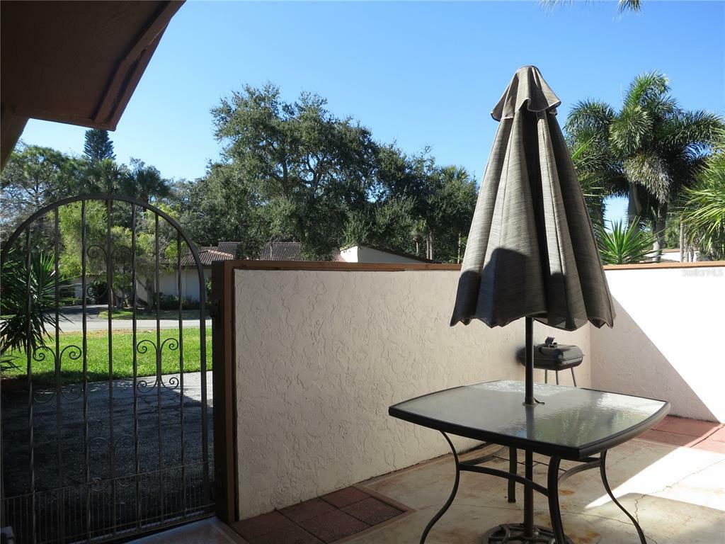 Property Photo:  6418 Wood Owl Circle  FL 34210 