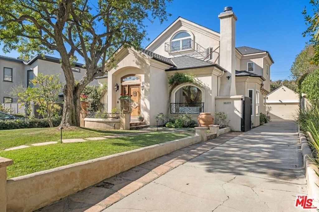 Property Photo: 10377 Ilona Avenue CA 90064