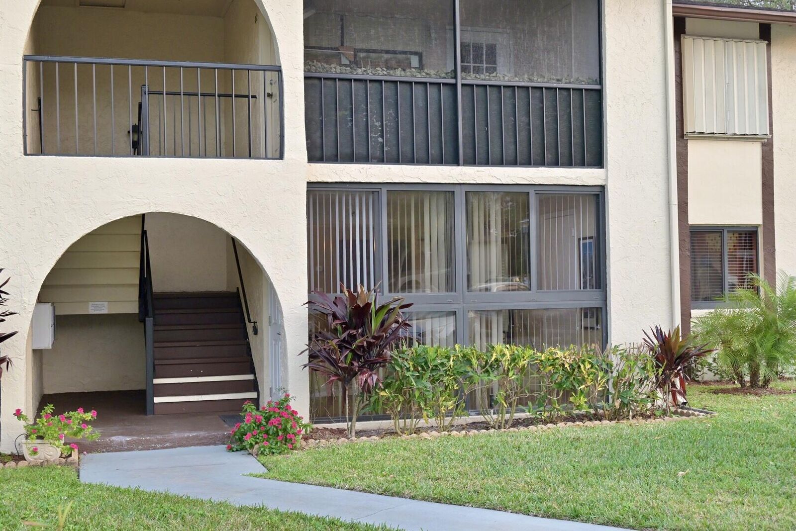 Property Photo:  3588 La Aires Court D1  FL 33463 