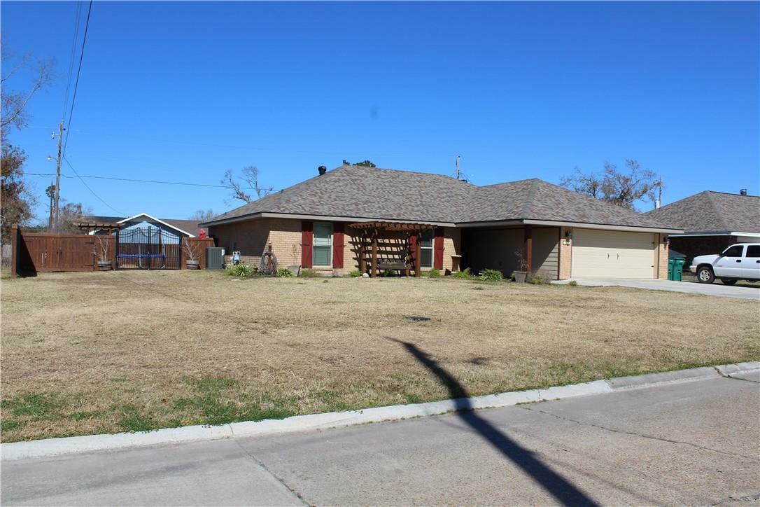 Property Photo:  33 Eucalyptus Street  LA 70663 