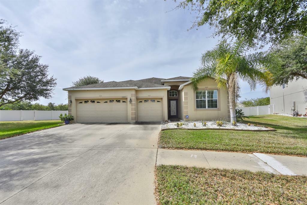 Property Photo:  13215 Graham Yarden Drive  FL 33579 