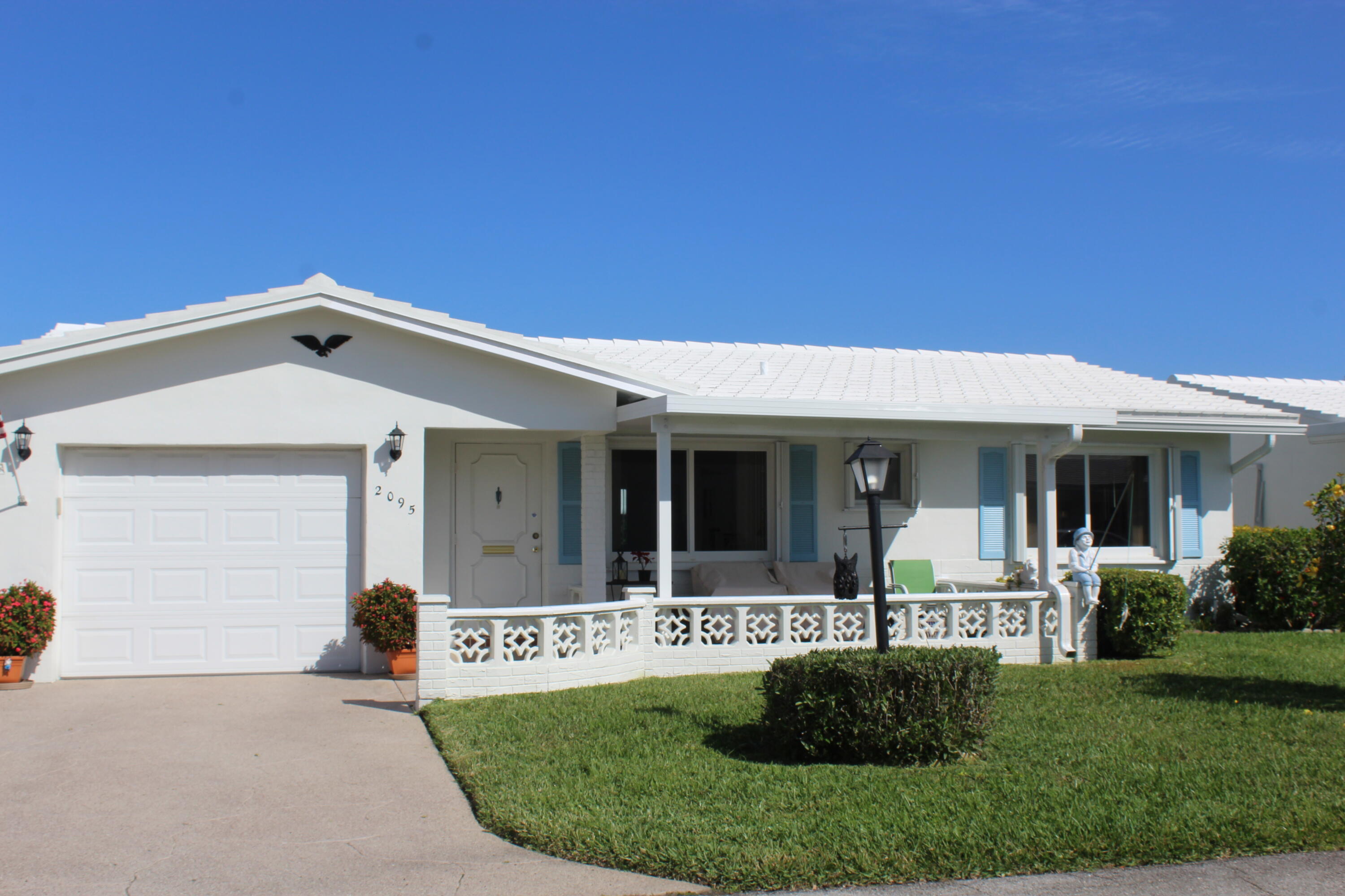 Property Photo:  2095 SW 13th Terrace  FL 33426 
