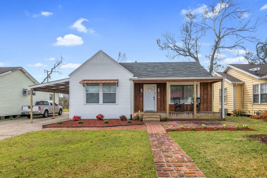 Property Photo:  910 11th Street  LA 70601 