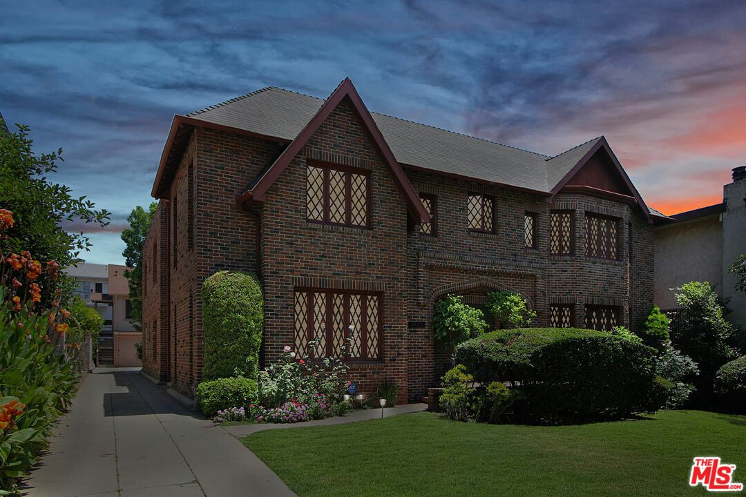 Property Photo: 1260 N Flores St CA 90069