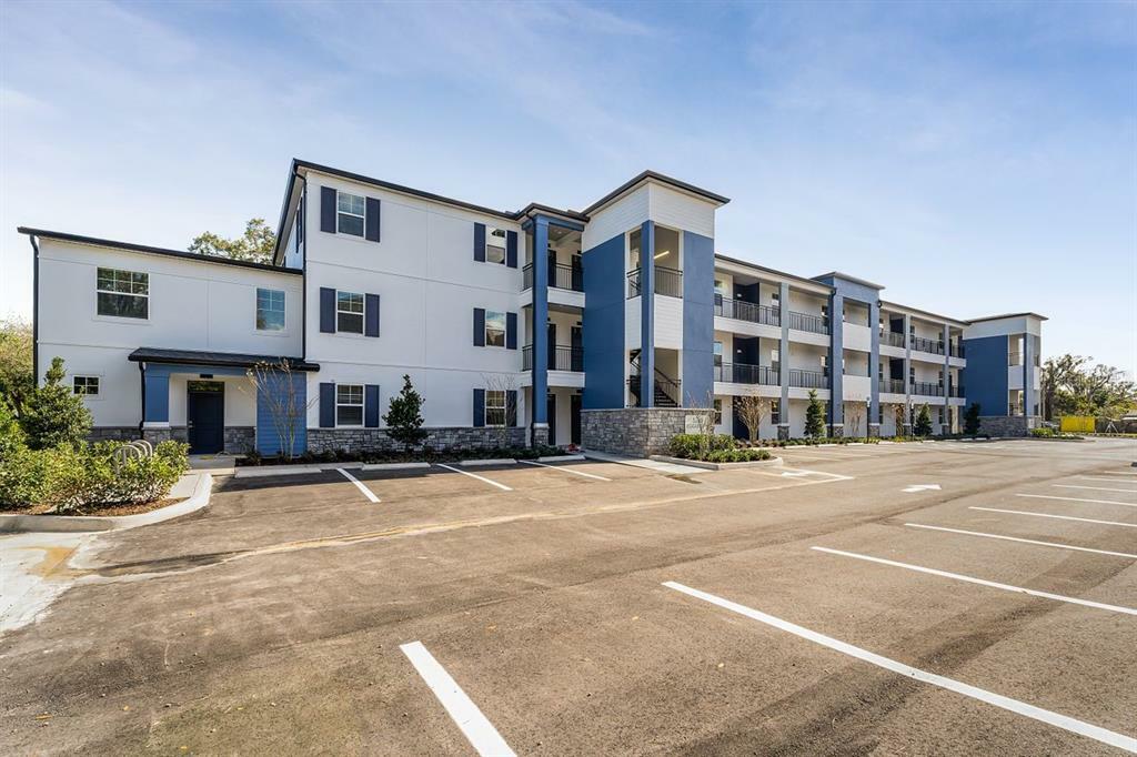 Property Photo: 5205 Eggleston Avenue 102 FL 32810