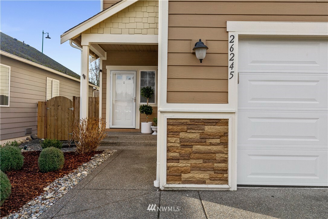 Property Photo:  26245 240th Avenue SE  WA 98038 