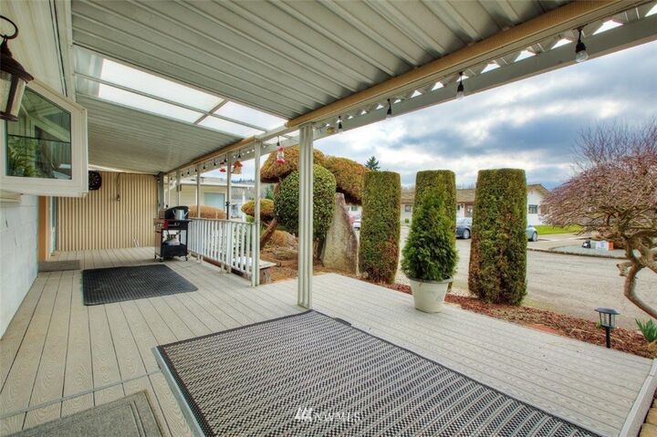 Property Photo:  1402 22nd Street NE 65  WA 98002 